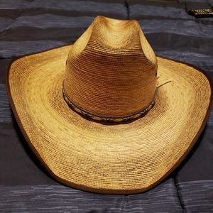 Jason Aldean cowboy hat